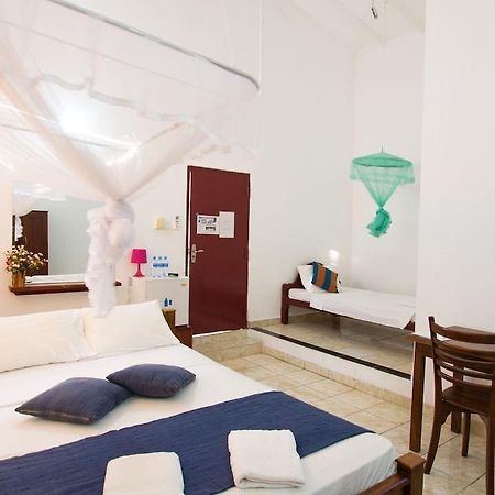 Oyo 347 Hotel Empryean Katunayaka Dış mekan fotoğraf