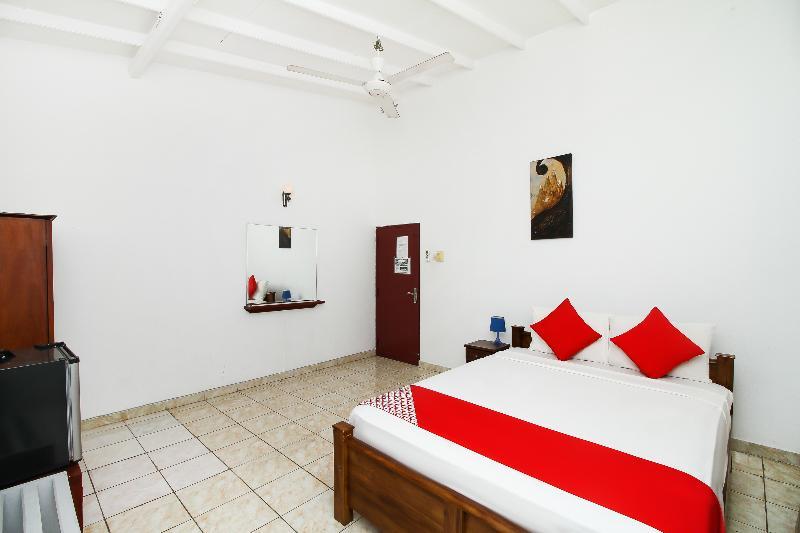 Oyo 347 Hotel Empryean Katunayaka Dış mekan fotoğraf
